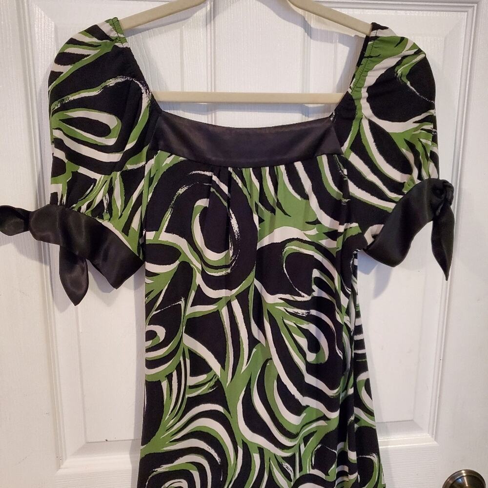 INC woman's Short sleeved blouse Square neckline Ties on the arm Sz.S